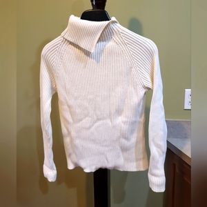 White turtle neck sweater